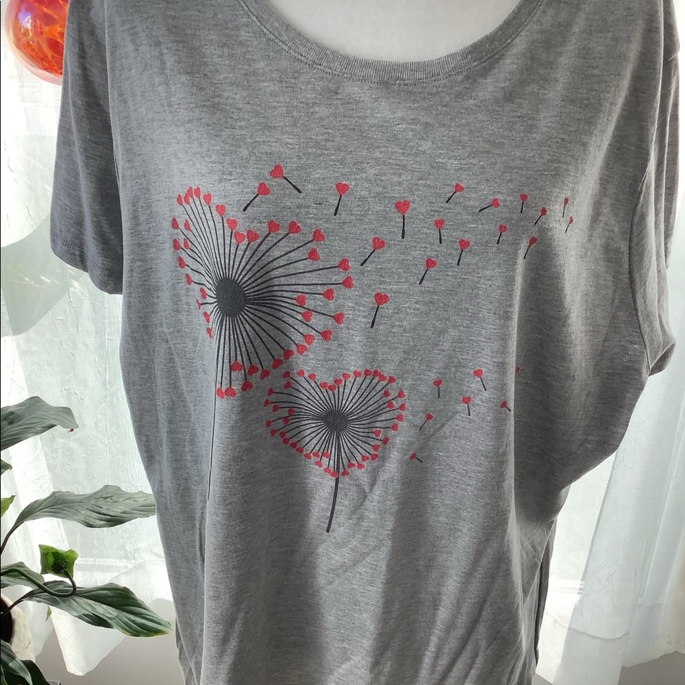Hanes T-shirt - Picture 2 of 5
